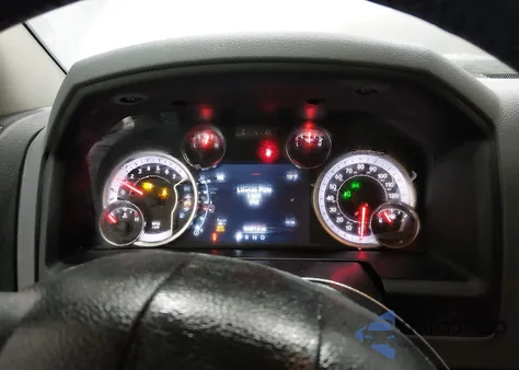 2019 Ram 1500 Classic Big Horn 4X4 6'4 Box z USA, uszkodzony, nr VIN 1C6RR7TT8KS547964